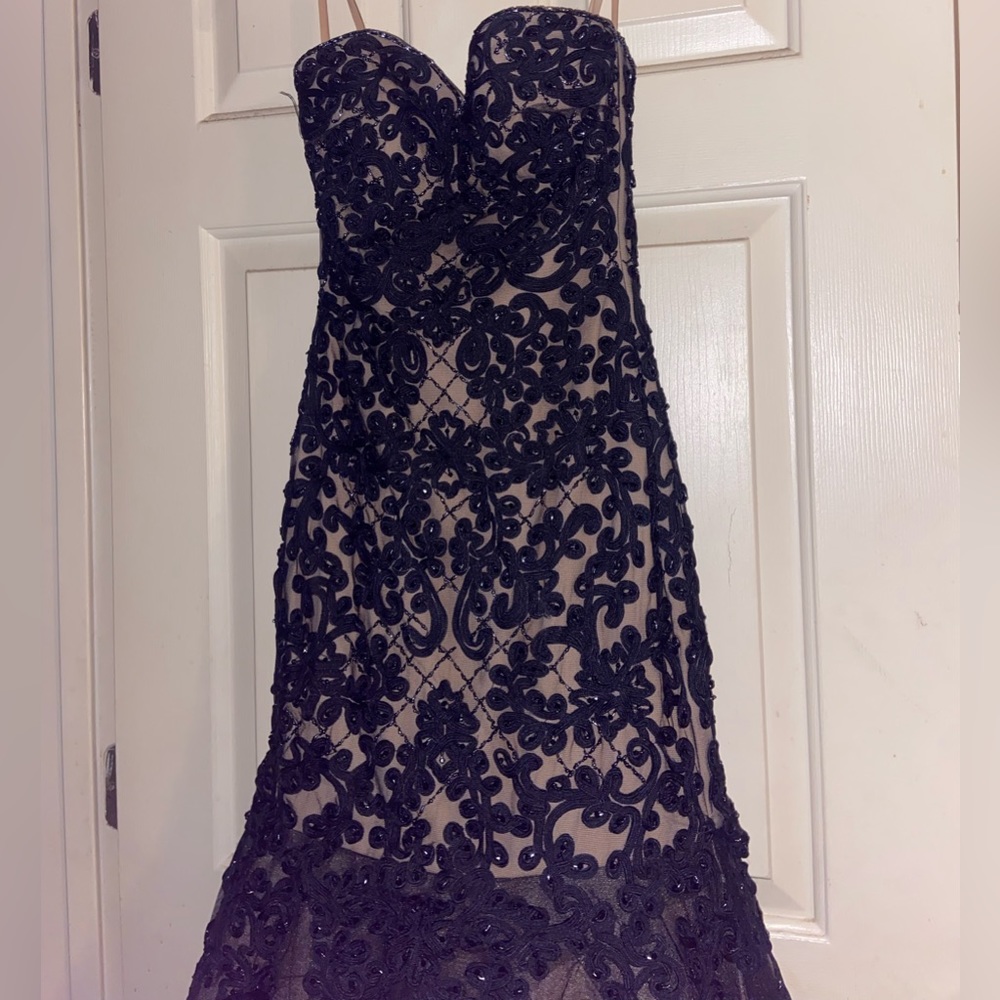 Beautiful Elegant Dress - Picture 2 of 6